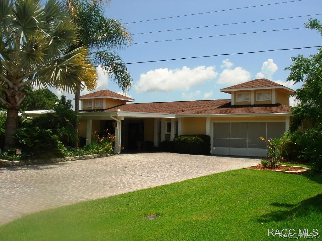 2345 N Watersedge Dr., Crystal River, FL 34429