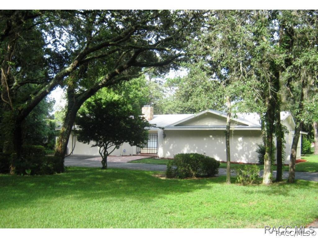31 Douglas St., Homosassa, FL 34446