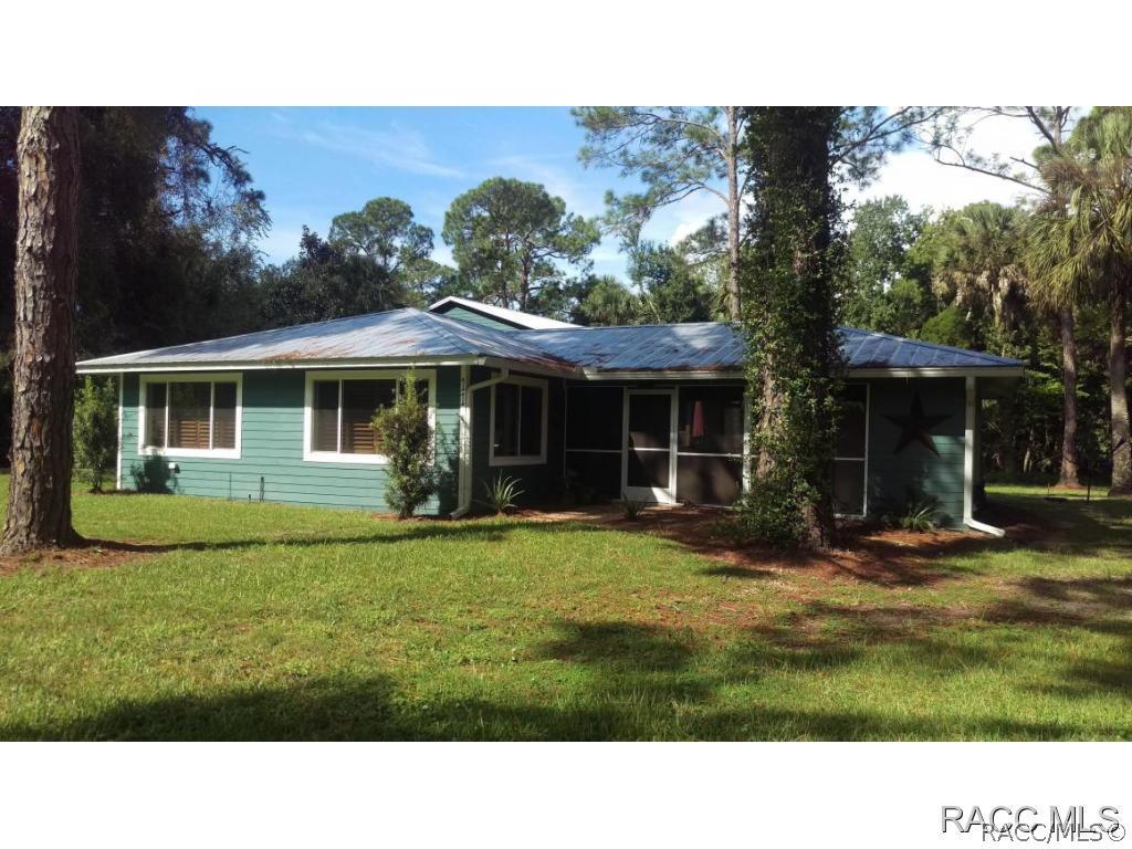 11 67th St., Yankeetown, FL 34498