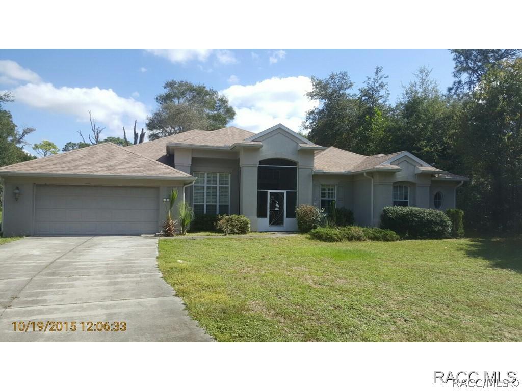 2 Pine St., Homosassa, FL 34446