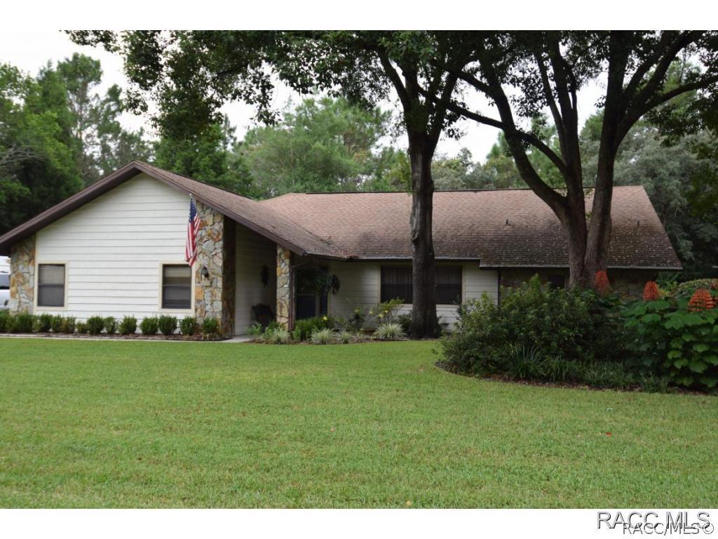 214 Pine St., Homosassa, FL 34446