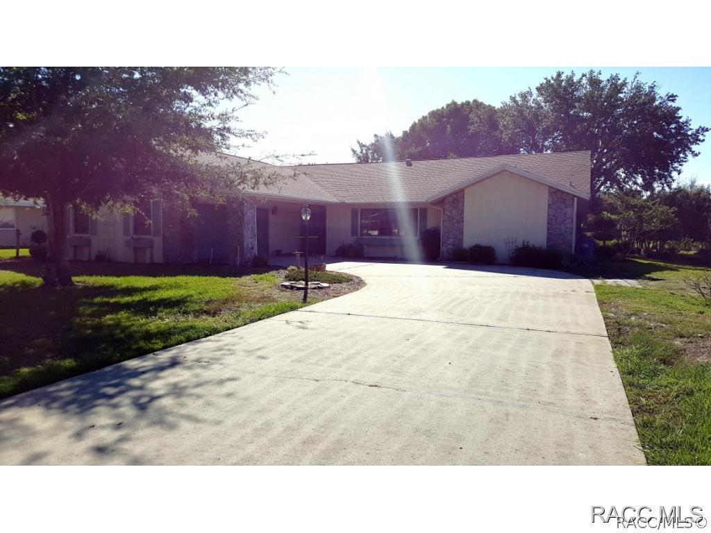 101 Douglas St., Homosassa, FL 34446