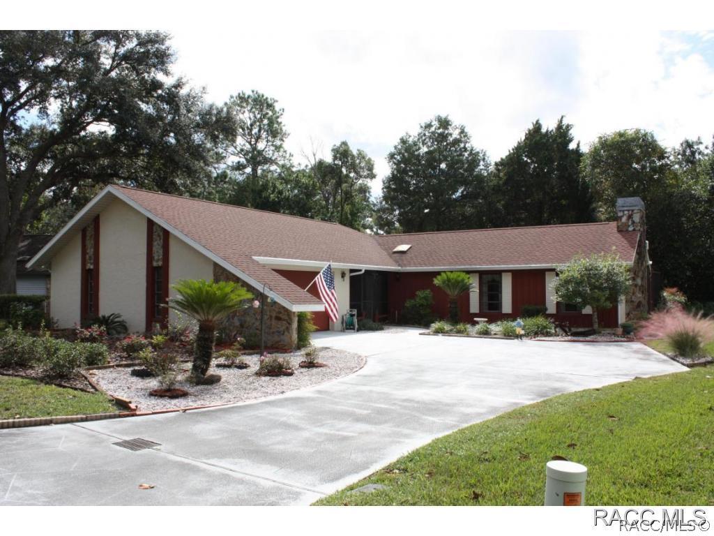 21 Holly Ct., Homosassa, FL 34446