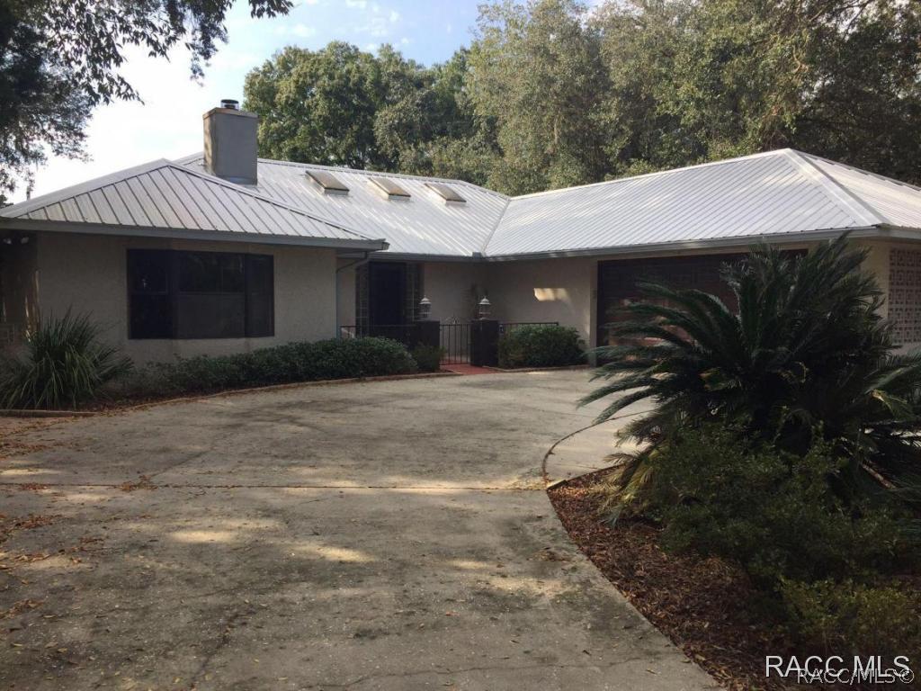 200 N Country Club Dr., Crystal River, FL 34429