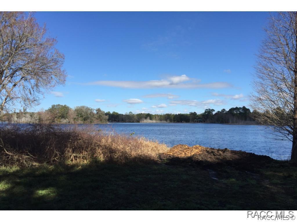 2215 W Springlake Dr., Dunnellon, FL 34434