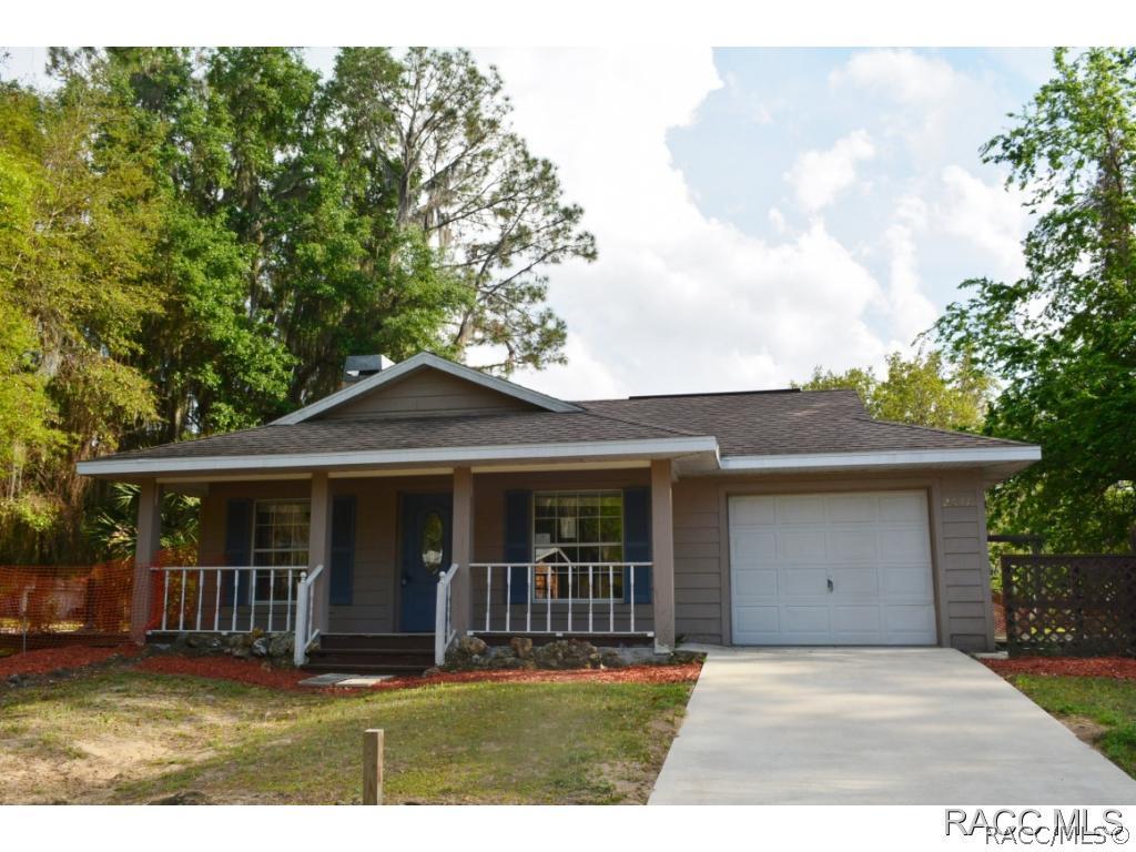 2537 Cr 402, Lake Panasoffkee, FL 33538