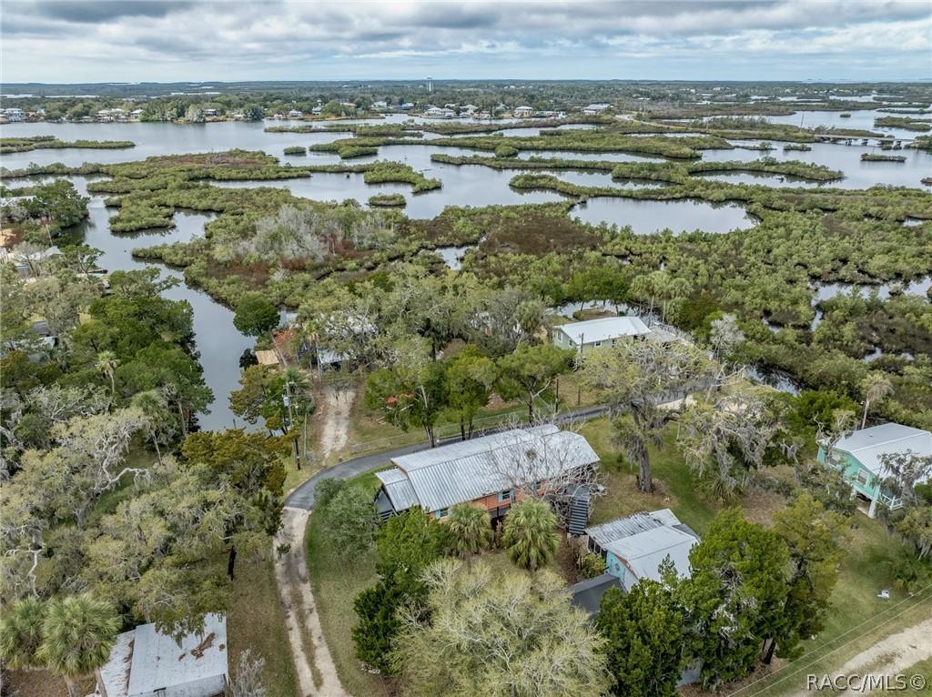 13465 W Hillbilly Ln., Crystal River, FL 34429