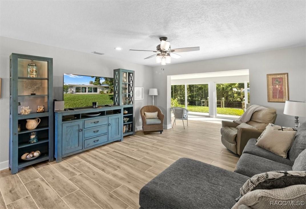 11286 W Bayshore Dr., Crystal River, FL 34429