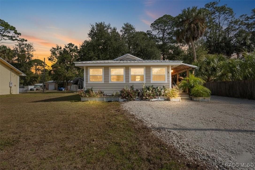 18 56th St., Yankeetown, FL 34498