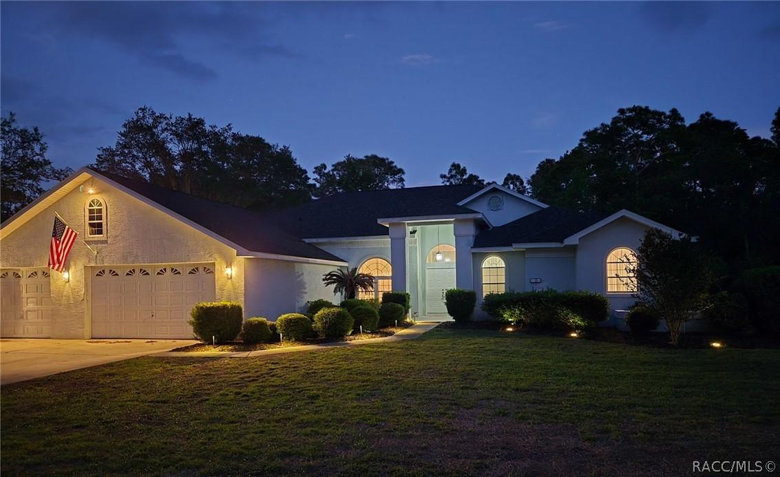 13 Sycamore Ct., Homosassa, FL 34446