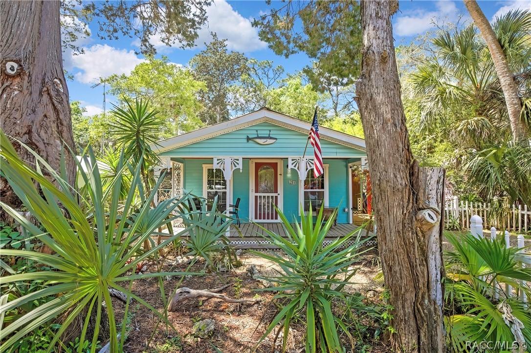 21 62nd St., Yankeetown, FL 34498