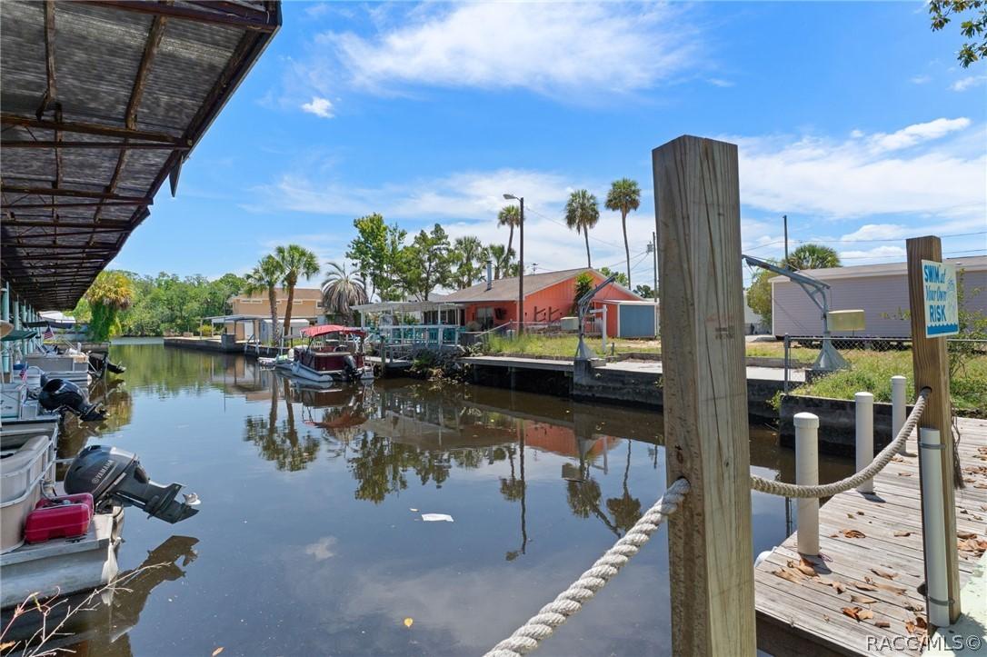 10256 W Halls River Rd., Homosassa, FL 34448
