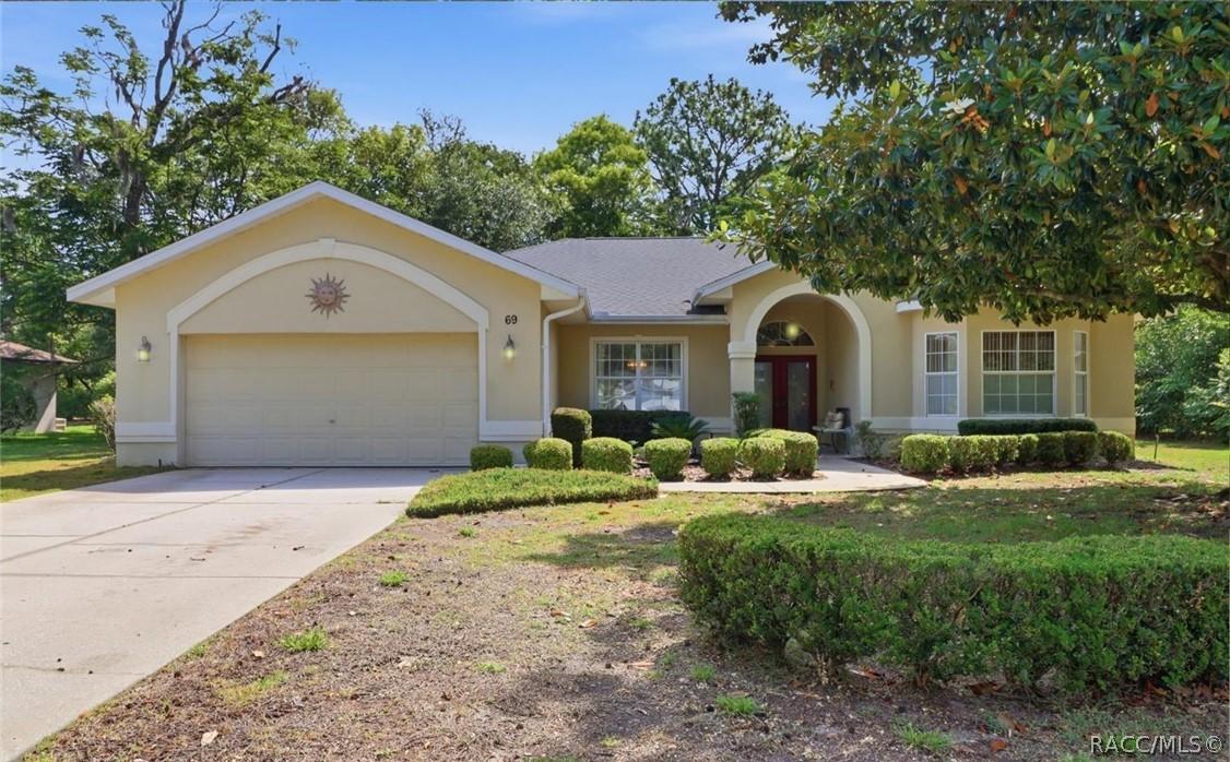 69 Oak Village Blvd., Homosassa, FL 34446