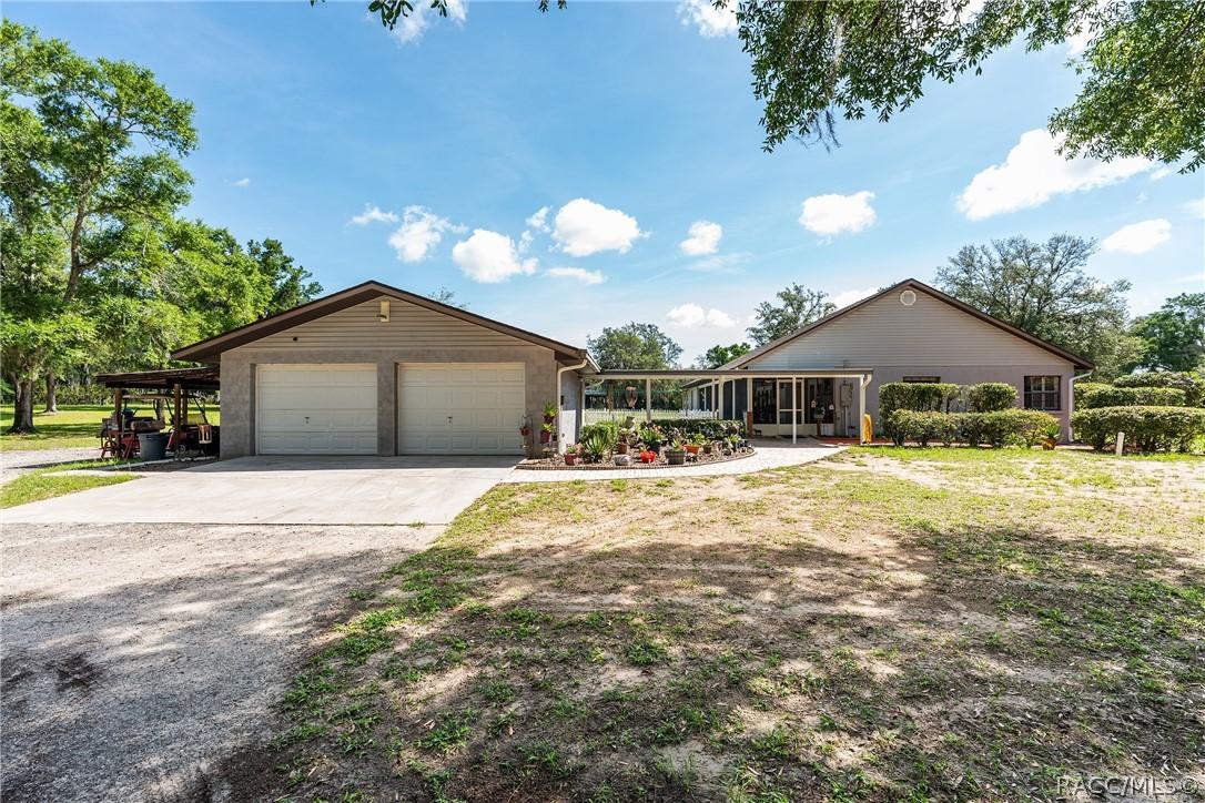 10871 SE County Road 326 Rd., Morriston, FL 32668