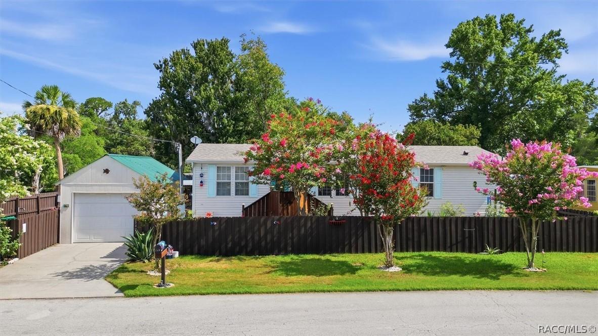 8421 W Scott Ct., Homosassa, FL 34448