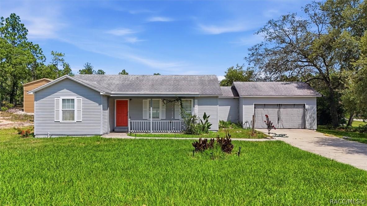 9825 N Corsair Ter., Dunnellon, FL 34433
