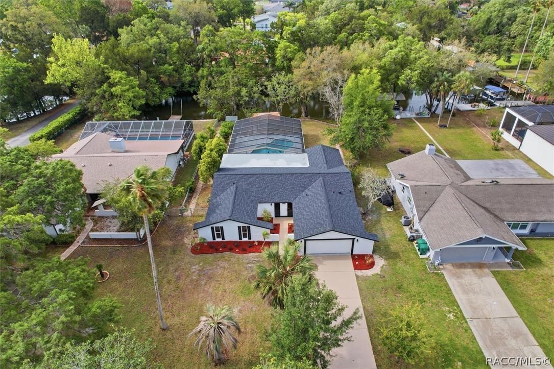 11814 W Riverhaven Dr., Homosassa, FL 34448
