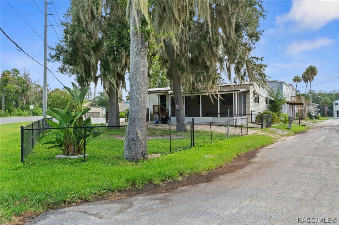 10267 W Hadley Ct., Homosassa, FL 34448