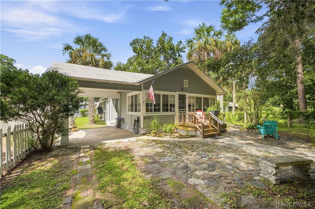 6104 Riverside Dr., Yankeetown, FL 34498