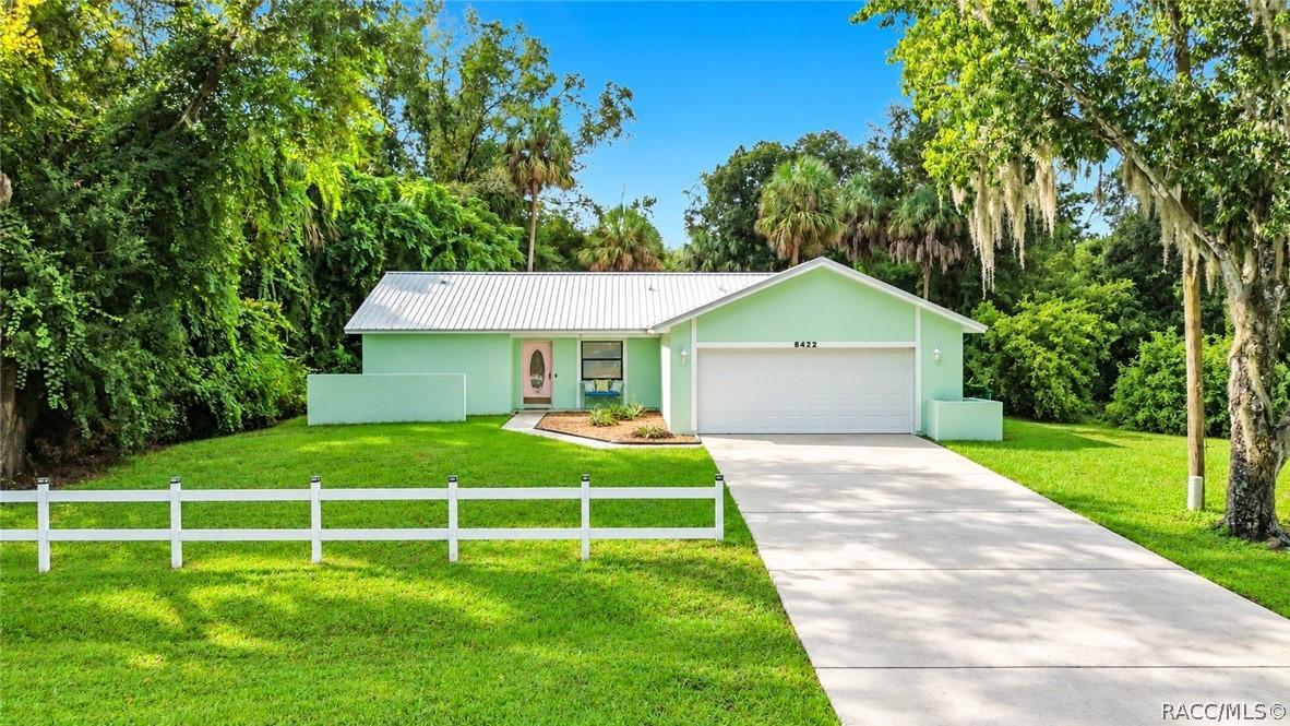 8422 W Bradshaw St., Homosassa, FL 34448
