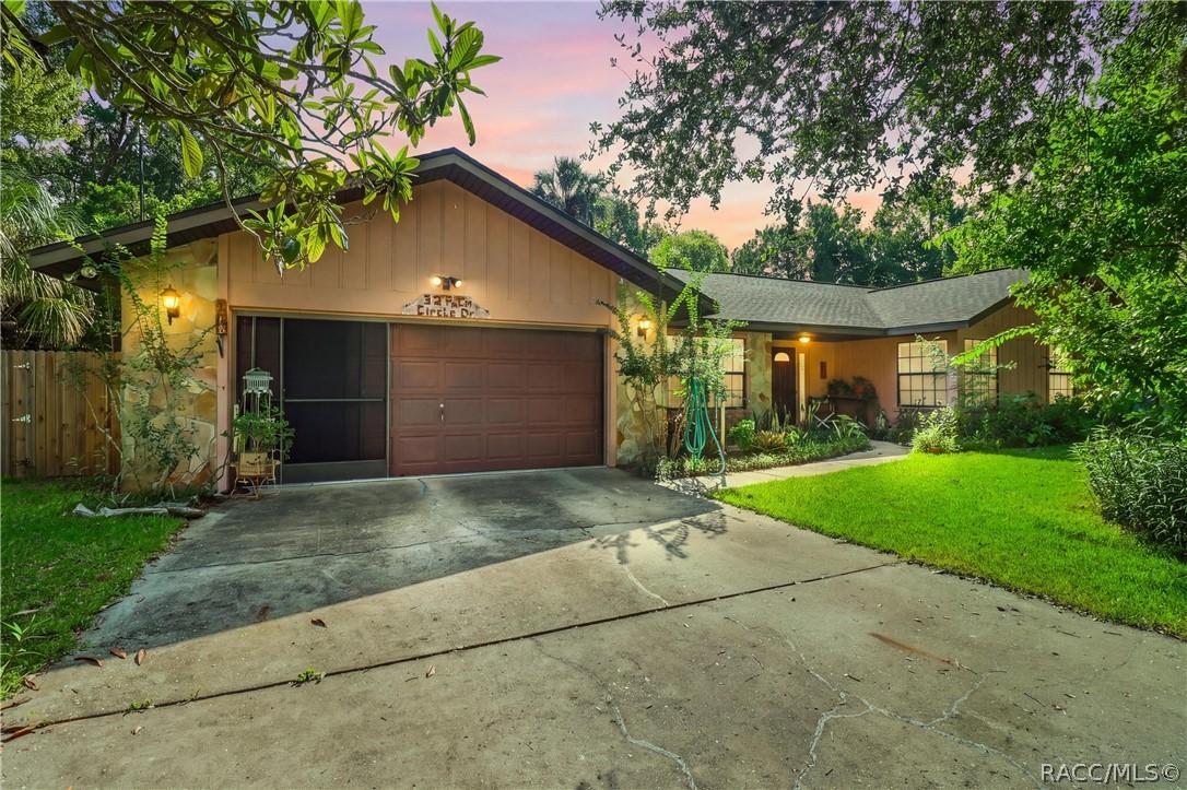 32 Palm Circle Dr., Inglis, FL 34449