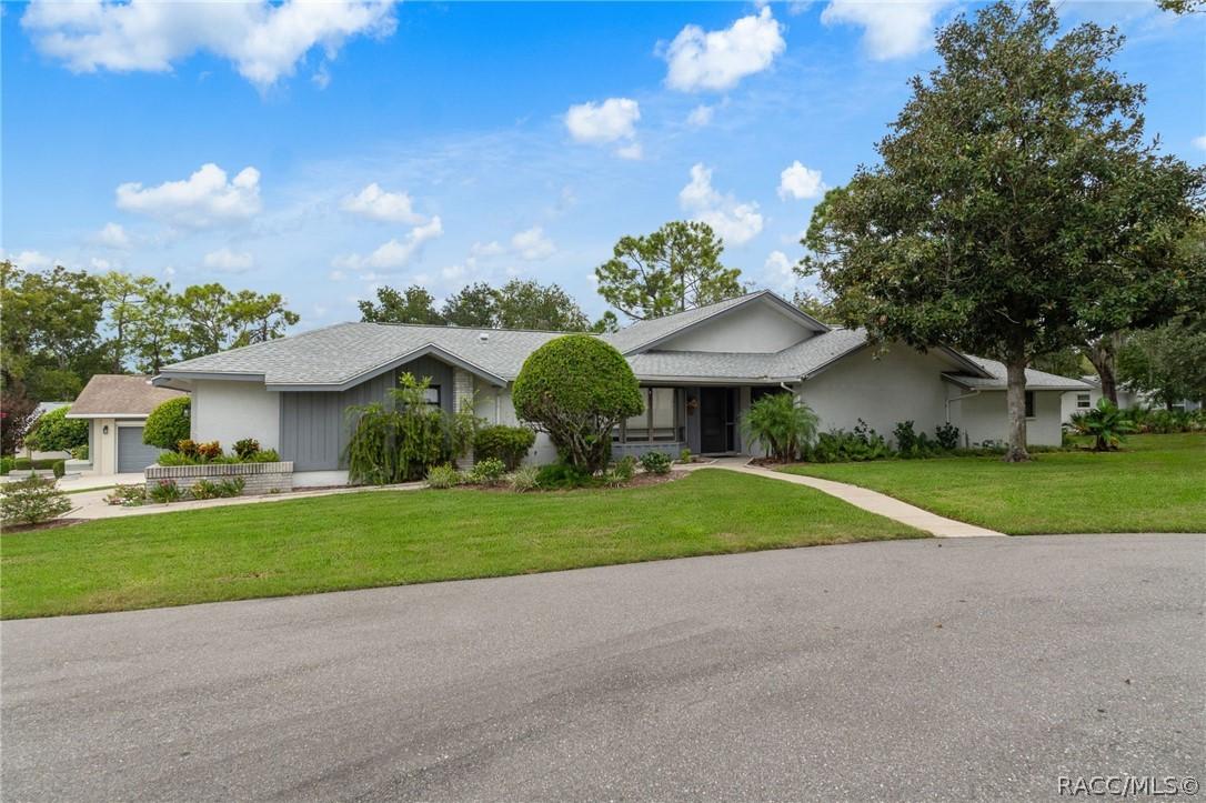 8 W Winged Foot Ct., Homosassa, FL 34446