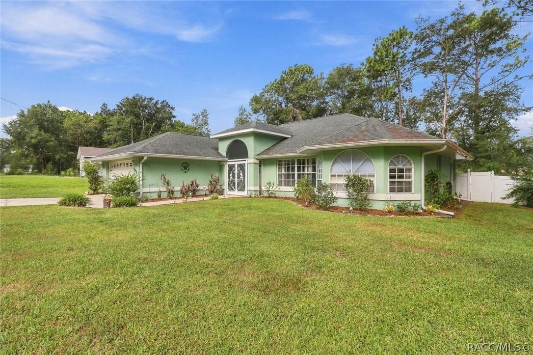 8090 N Golfview Dr., Citrus Springs, FL 34434