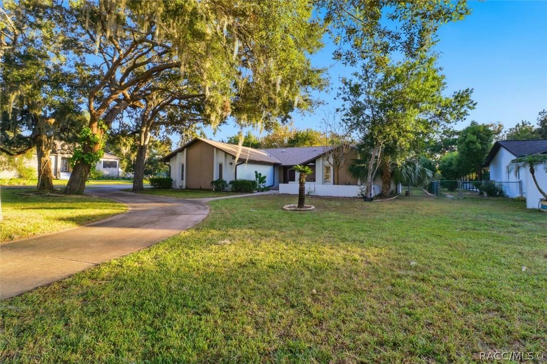 11806 W Riverhaven Dr., Homosassa, FL 34448
