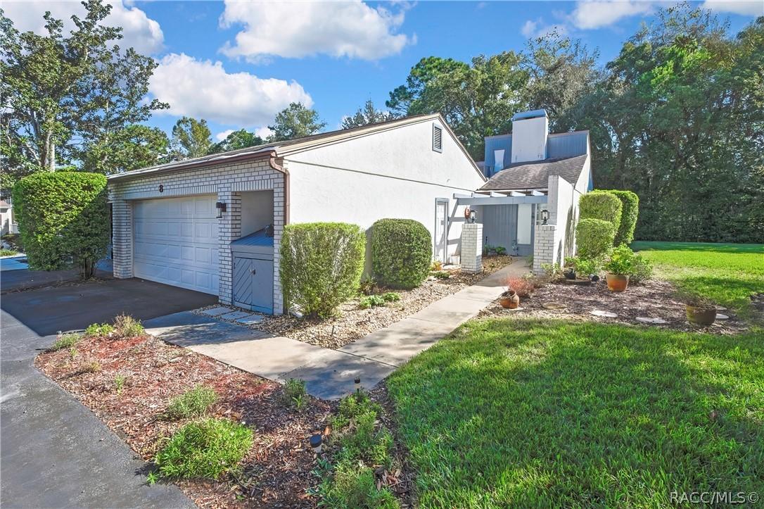 8 Pinewood Gardens, Homosassa, FL 34446