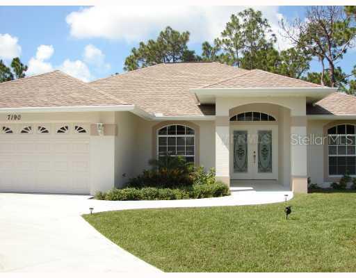 7190 Snow Dr, Englewood, FL 34224