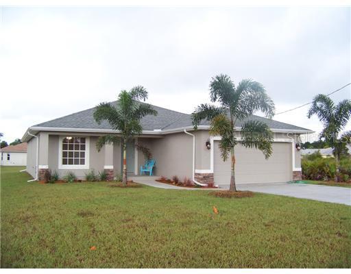 245 Albatross Rd, Rotonda West, FL 33947