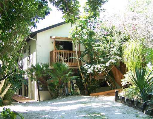 825 Hollowood Cir., Nokomis, FL 34275