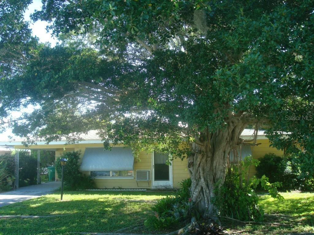 40 Hillcrest Dr., Englewood, FL 34223
