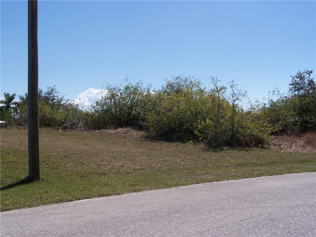 9490 Gazania Dr., Port Charlotte, FL 33981