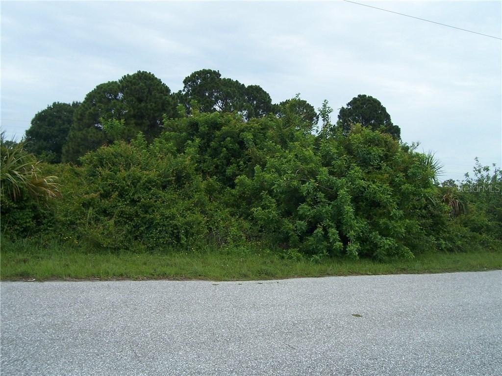 8495 Dinnano St., Port Charlotte, FL 33981