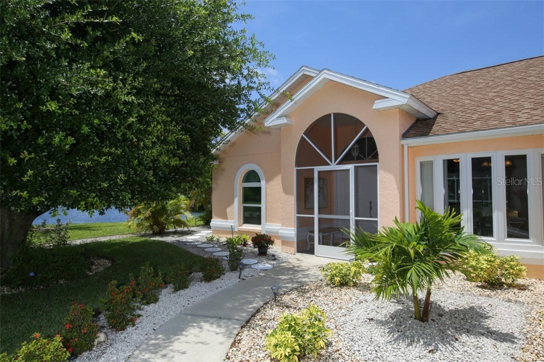 657 Rotonda Cir., Rotonda West, FL 33947