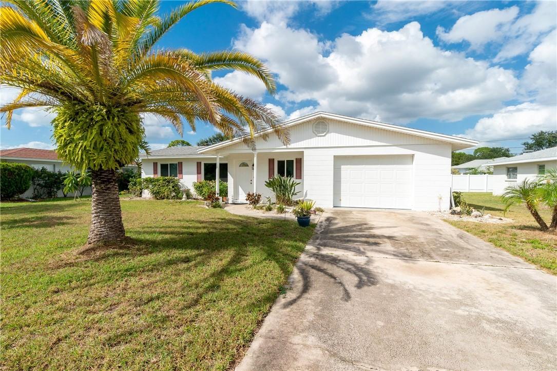 160 Englewood Heights Rd., Englewood, FL 34223