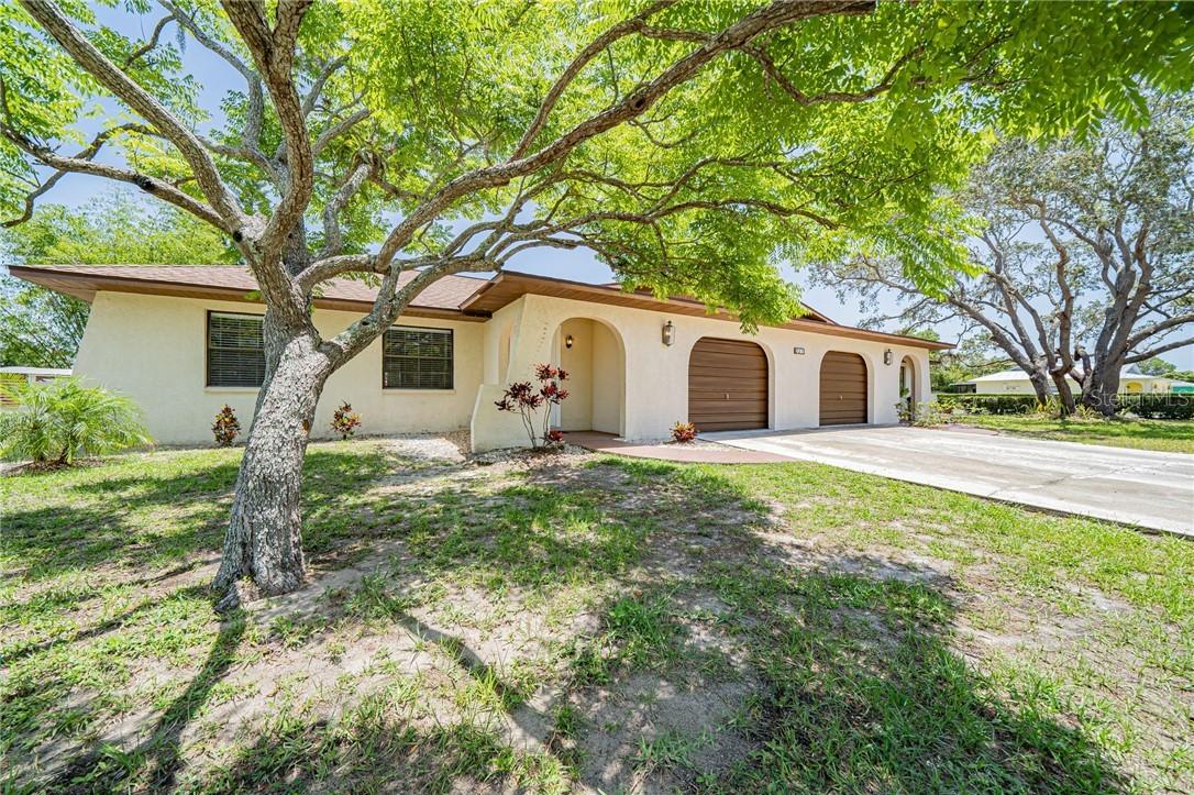 581 Michigan Ave., Englewood, FL 34223