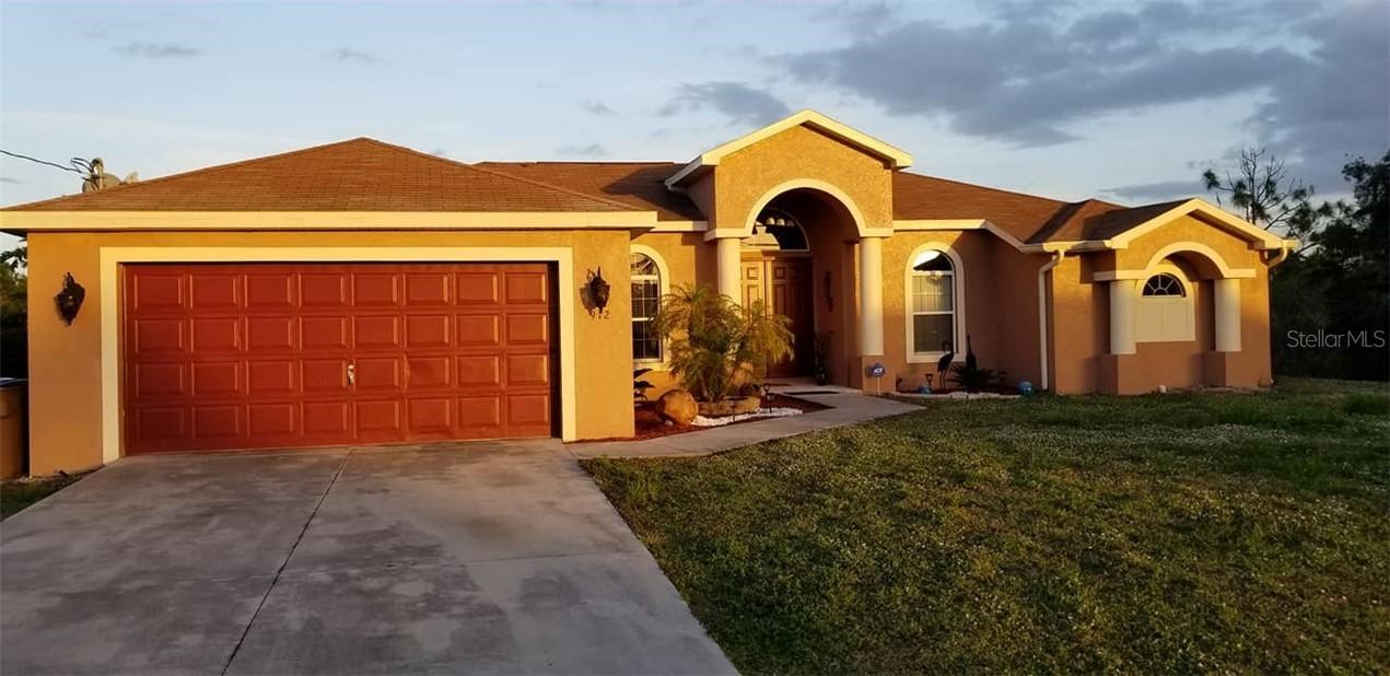 912 Poinsettia Ave., Lehigh Acres, FL 33972