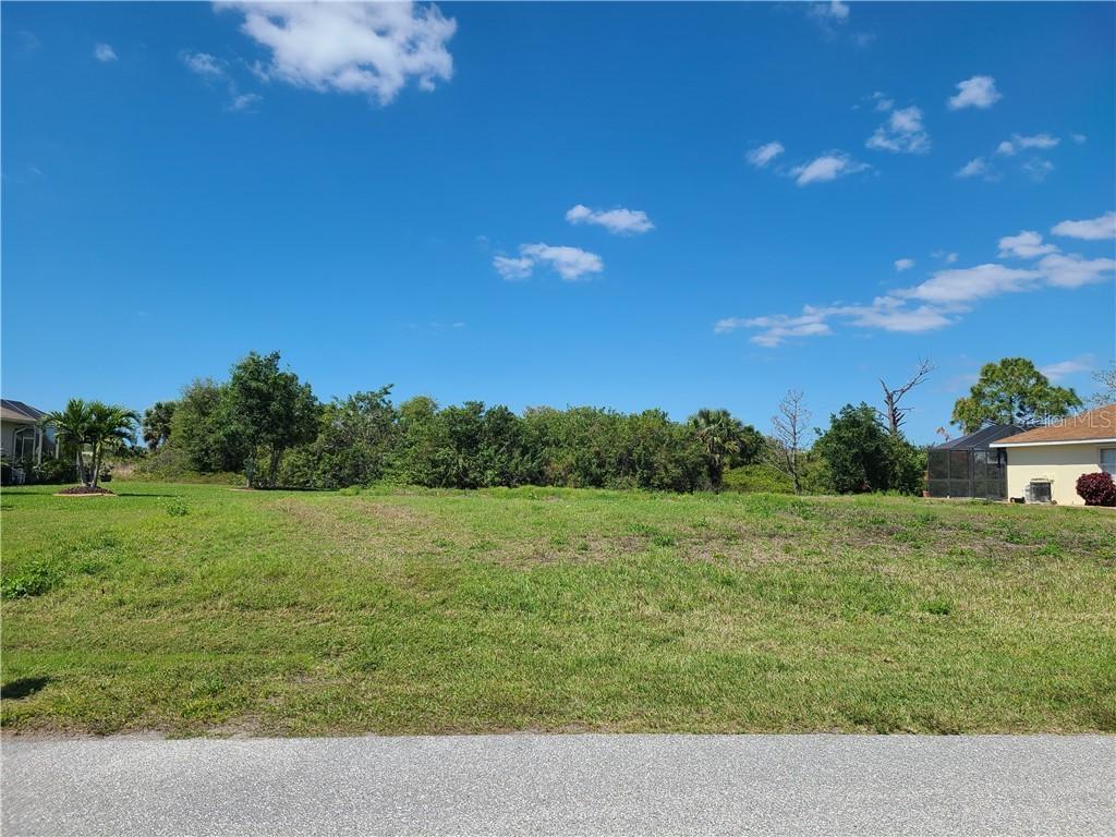 62 Medalist Ct., Rotonda West, FL 33947