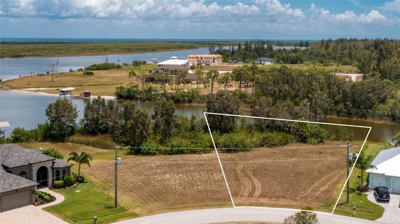 9686 Shelburne Cir., Port Charlotte, FL 33981