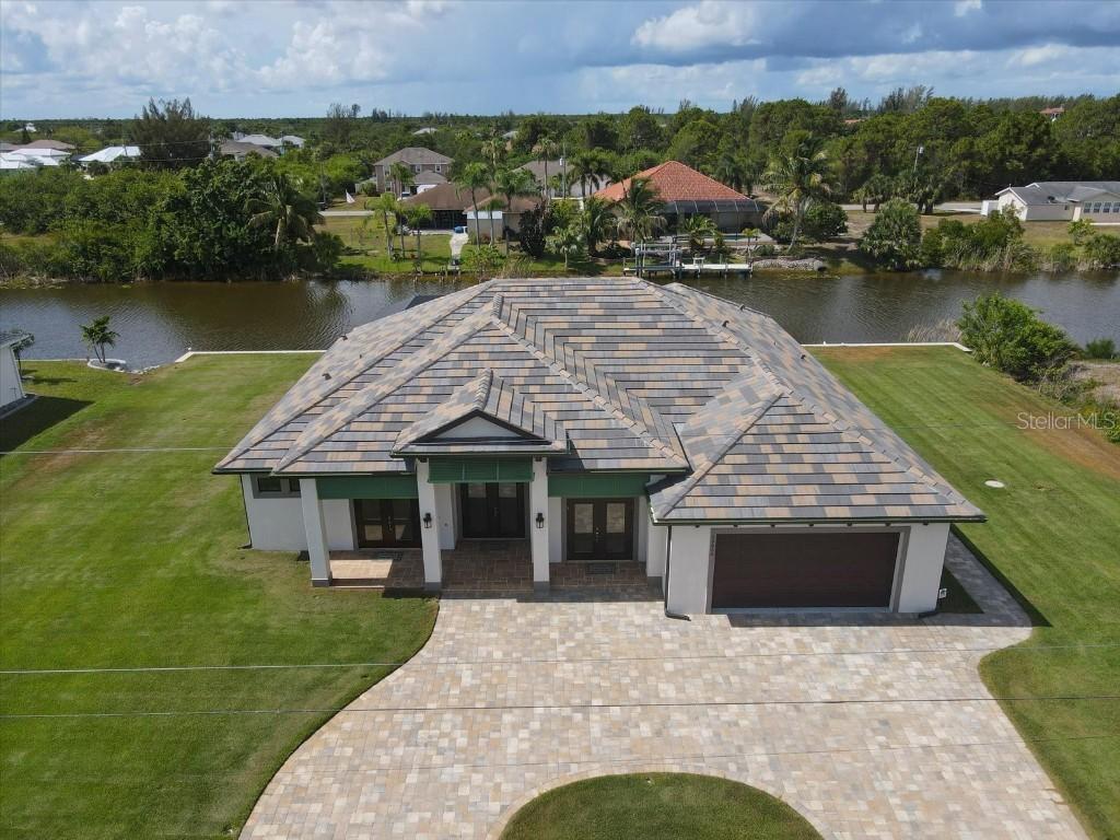 15656 Hennipen Cir., Port Charlotte, FL 33981