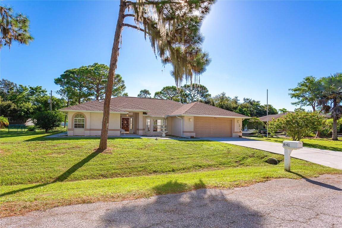 841 Texas Ave., Englewood, FL 34223