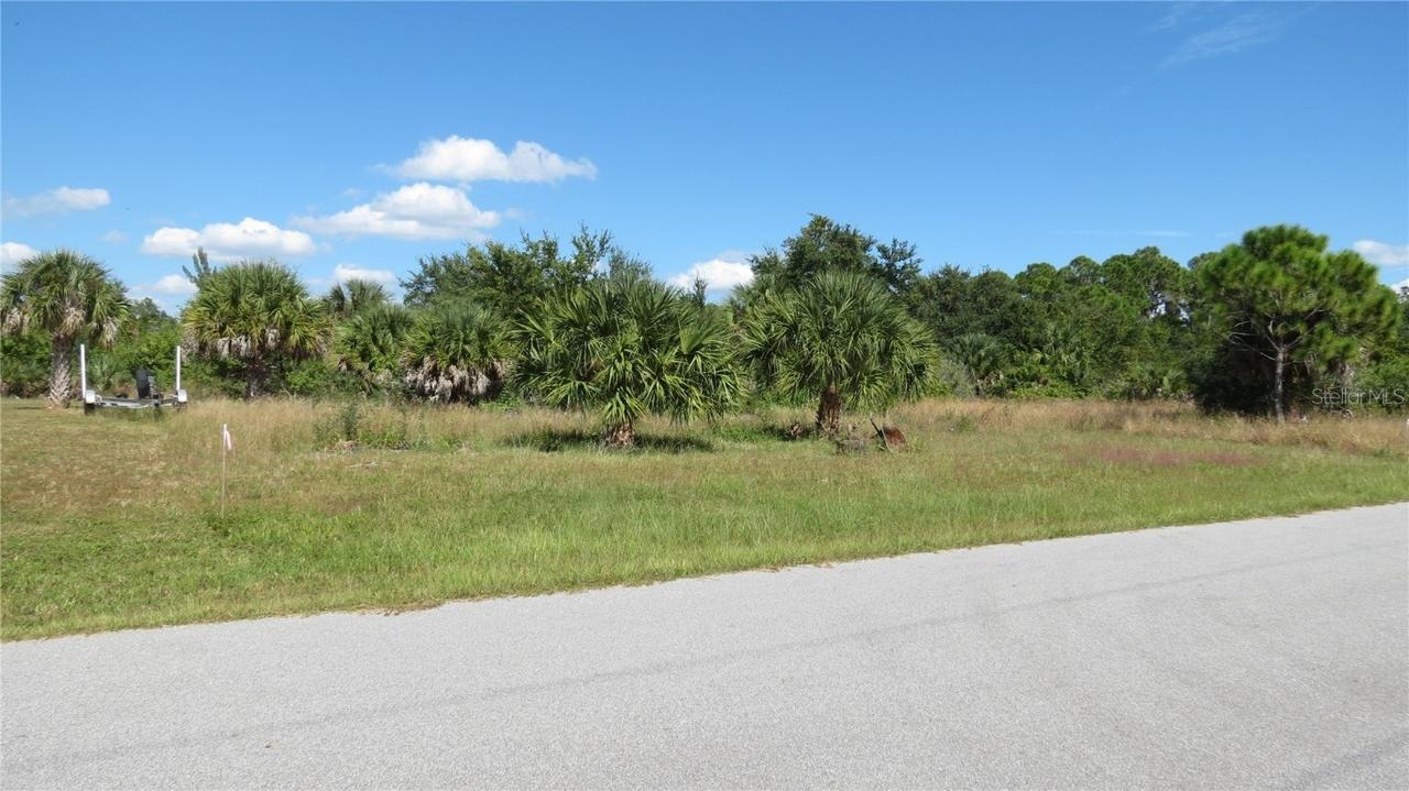 9574 Honeymoon Dr., Port Charlotte, FL 33981