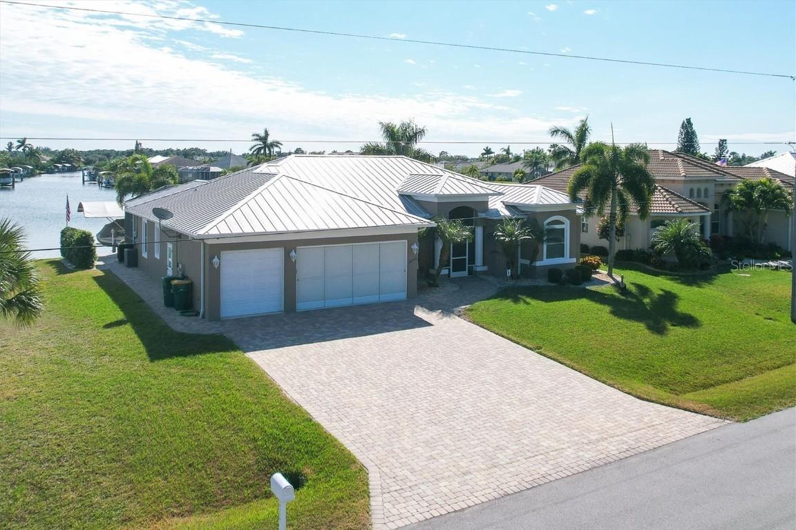 15770 Aqua Cir., Port Charlotte, FL 33981