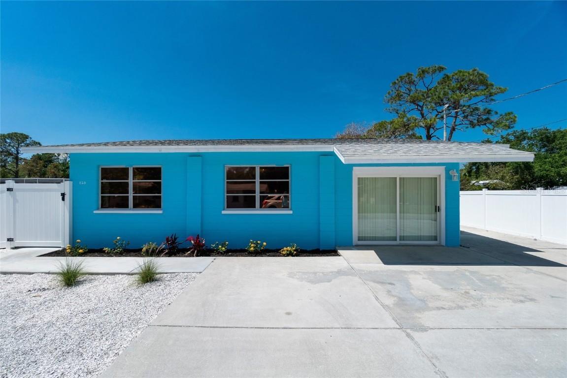 820 Palm Ave., Englewood, FL 34223