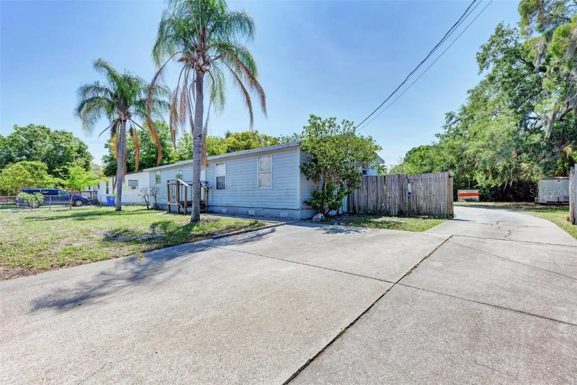 2614 7th Ave., Bradenton, FL 34208