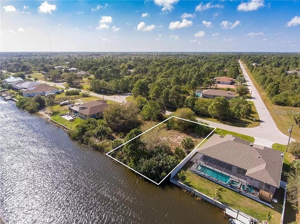 8362 Santa Cruz Dr., Port Charlotte, FL 33981