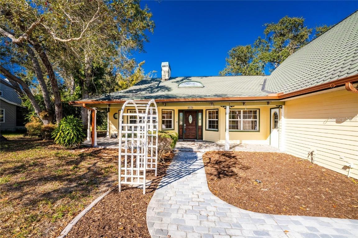 1828 Whispering Pines Cir., Englewood, FL 34223