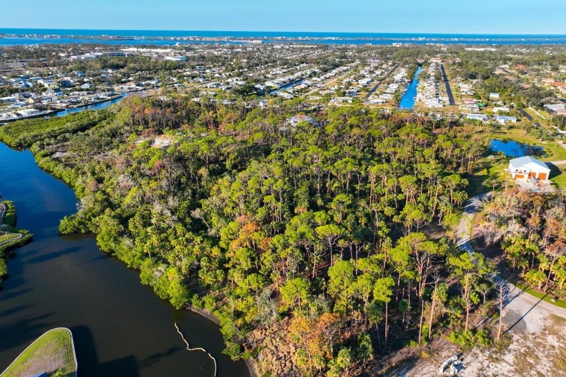 971 Lampp Dr., Englewood, FL 34223